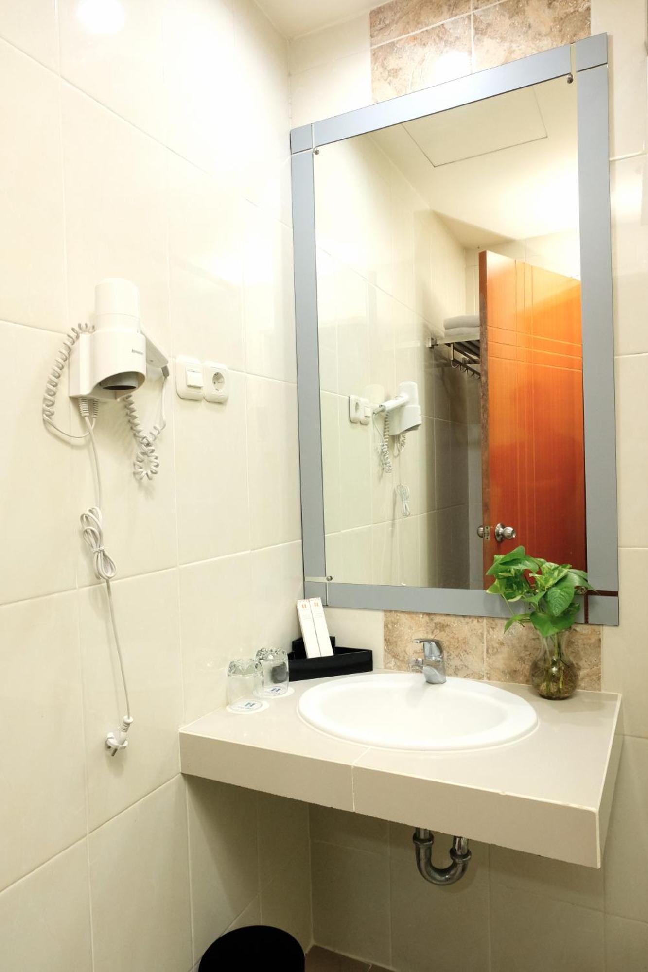 Halogen Hotel Airport Surabaya Sidoarjo Luaran gambar
