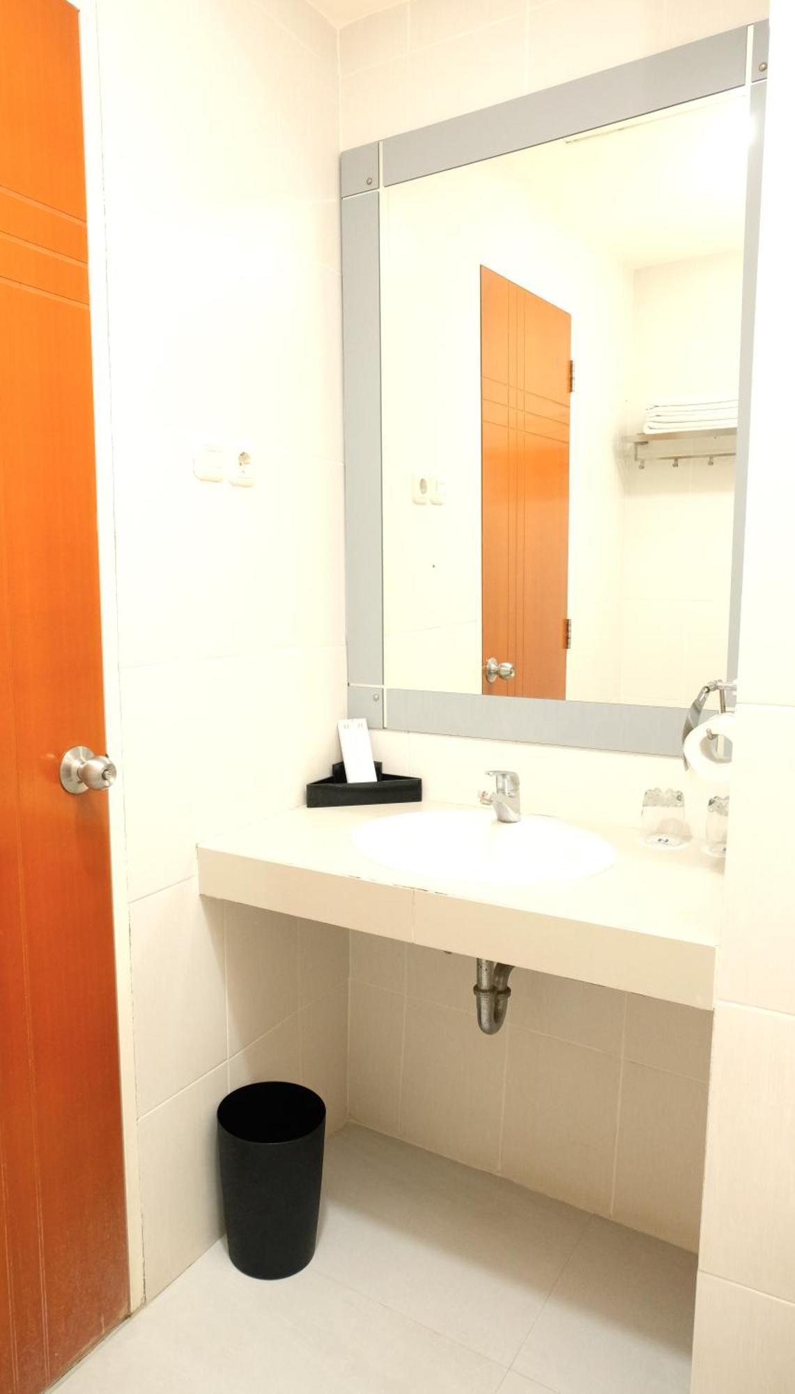 Halogen Hotel Airport Surabaya Sidoarjo Luaran gambar