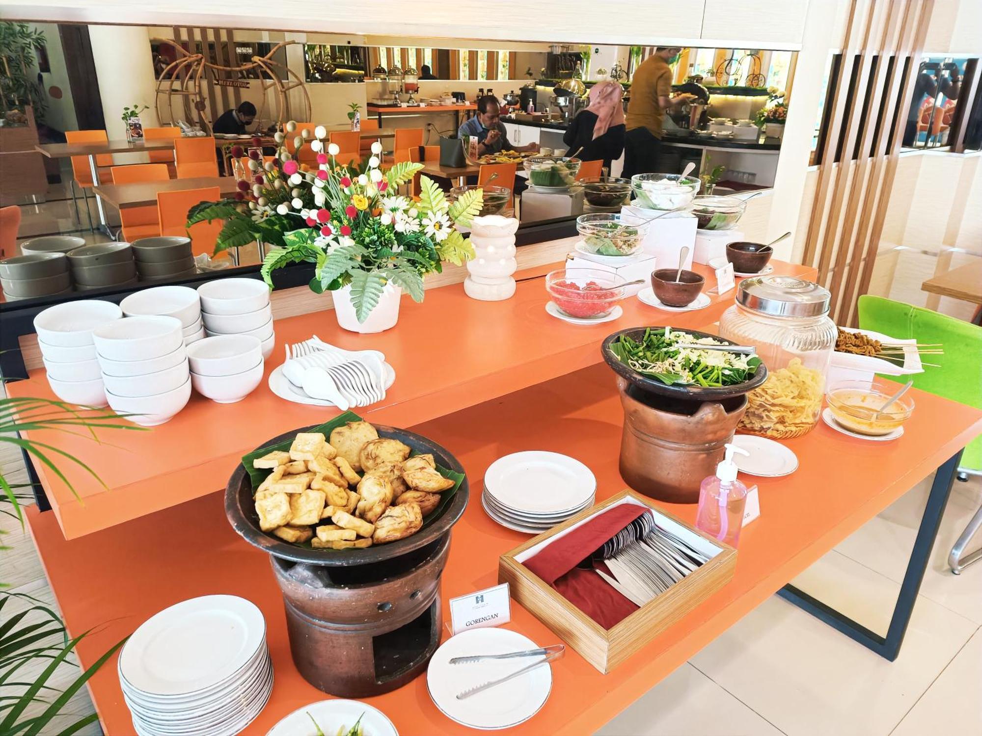 Halogen Hotel Airport Surabaya Sidoarjo Luaran gambar