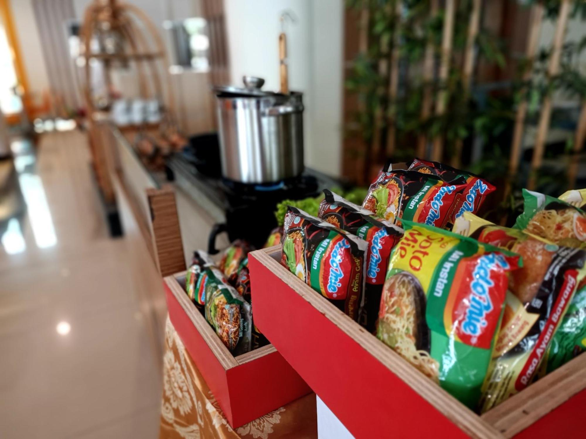 Halogen Hotel Airport Surabaya Sidoarjo Luaran gambar