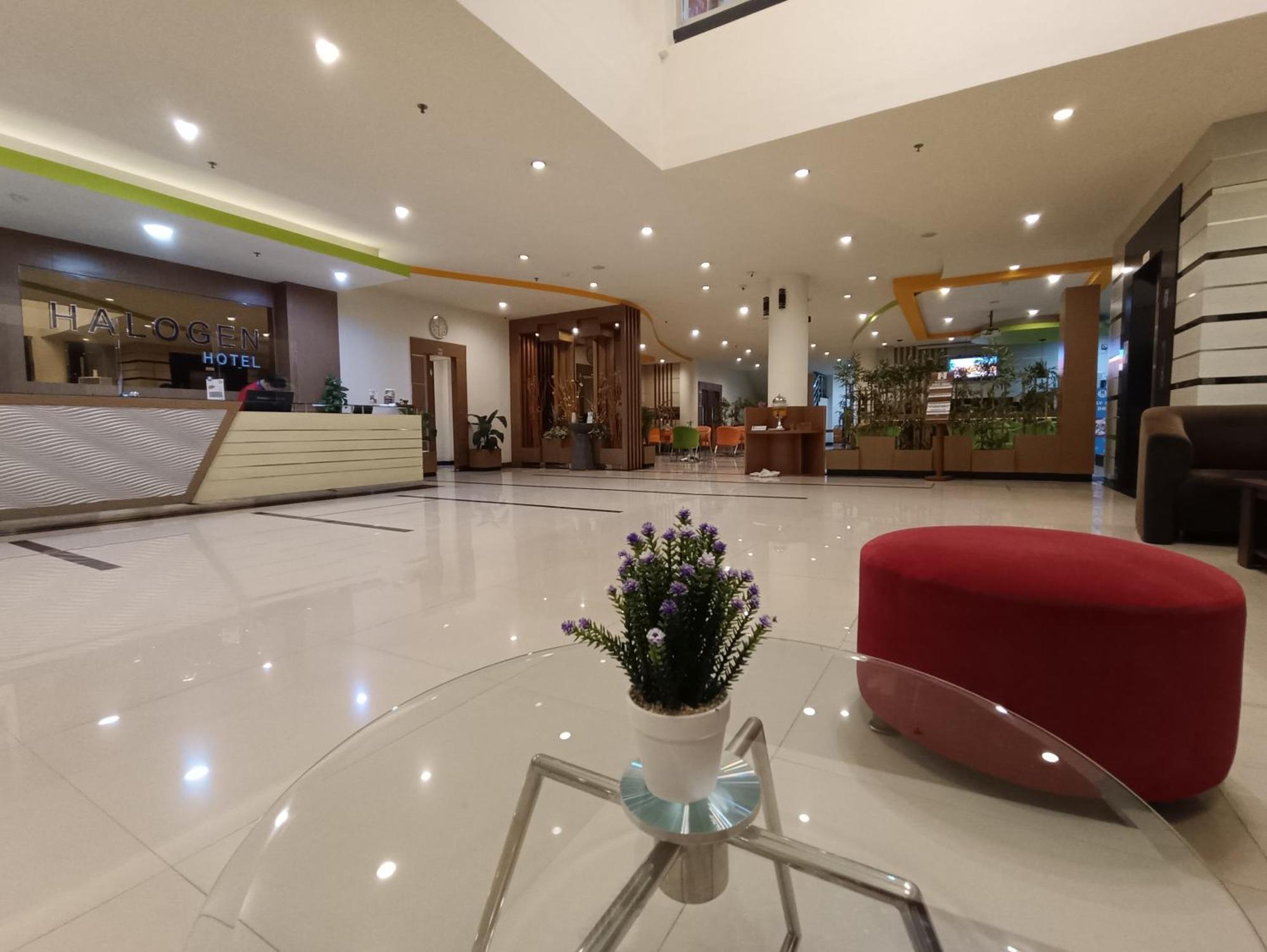 Halogen Hotel Airport Surabaya Sidoarjo Luaran gambar